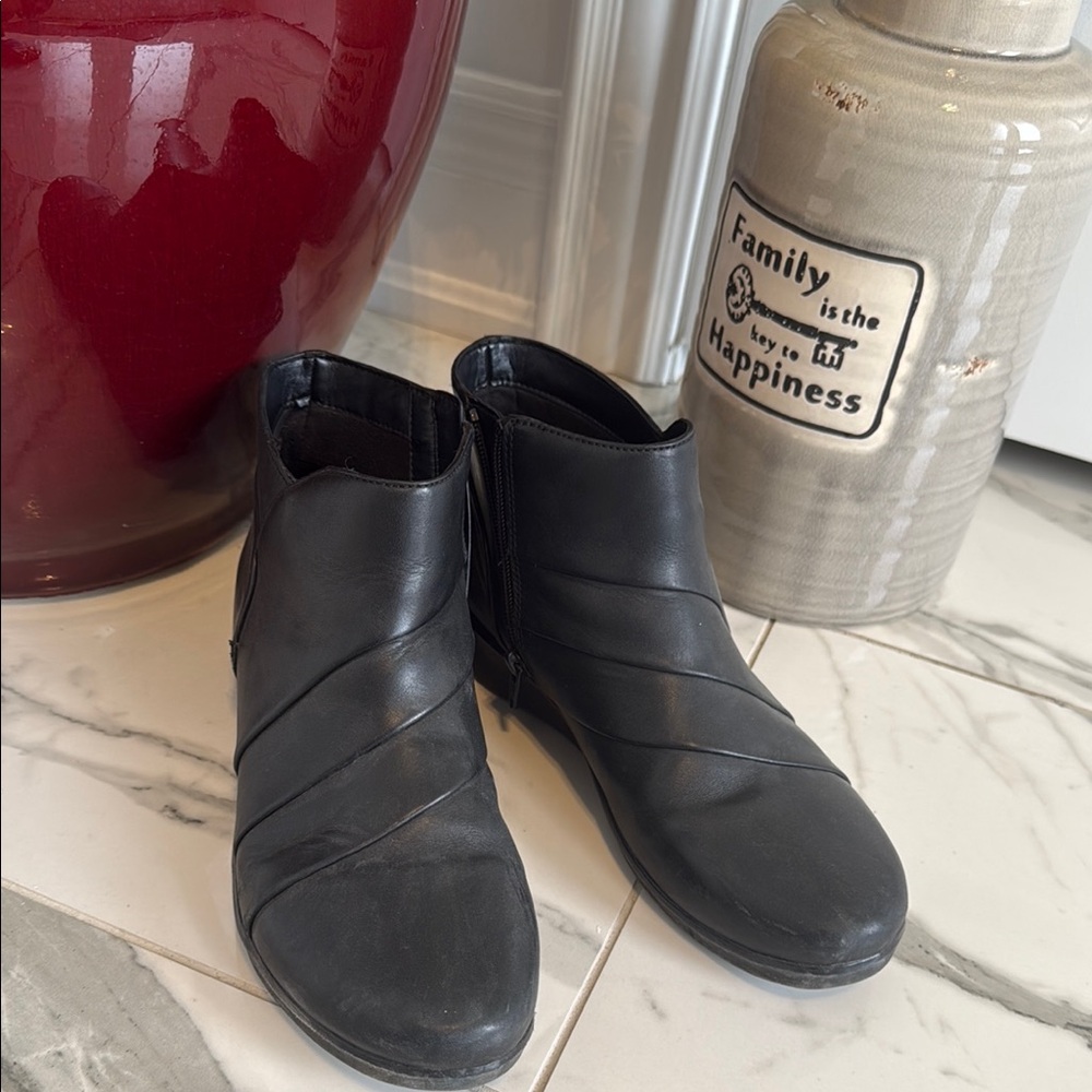 Collection B Black Leather Ankle Boots